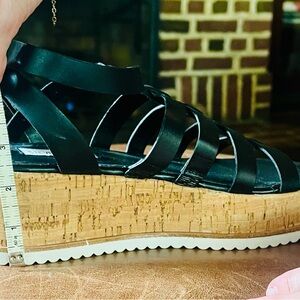 Steve Madden Kaydee women's sz 9.5 black sandals; never worn, brand new.